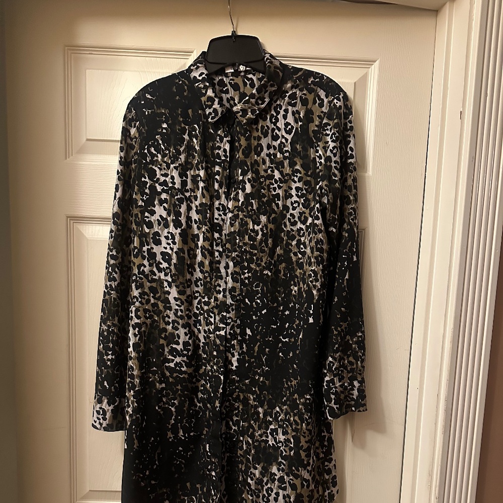 BCBG Generation Button Up Blouse Dress || Size M || Animal Print || Like New